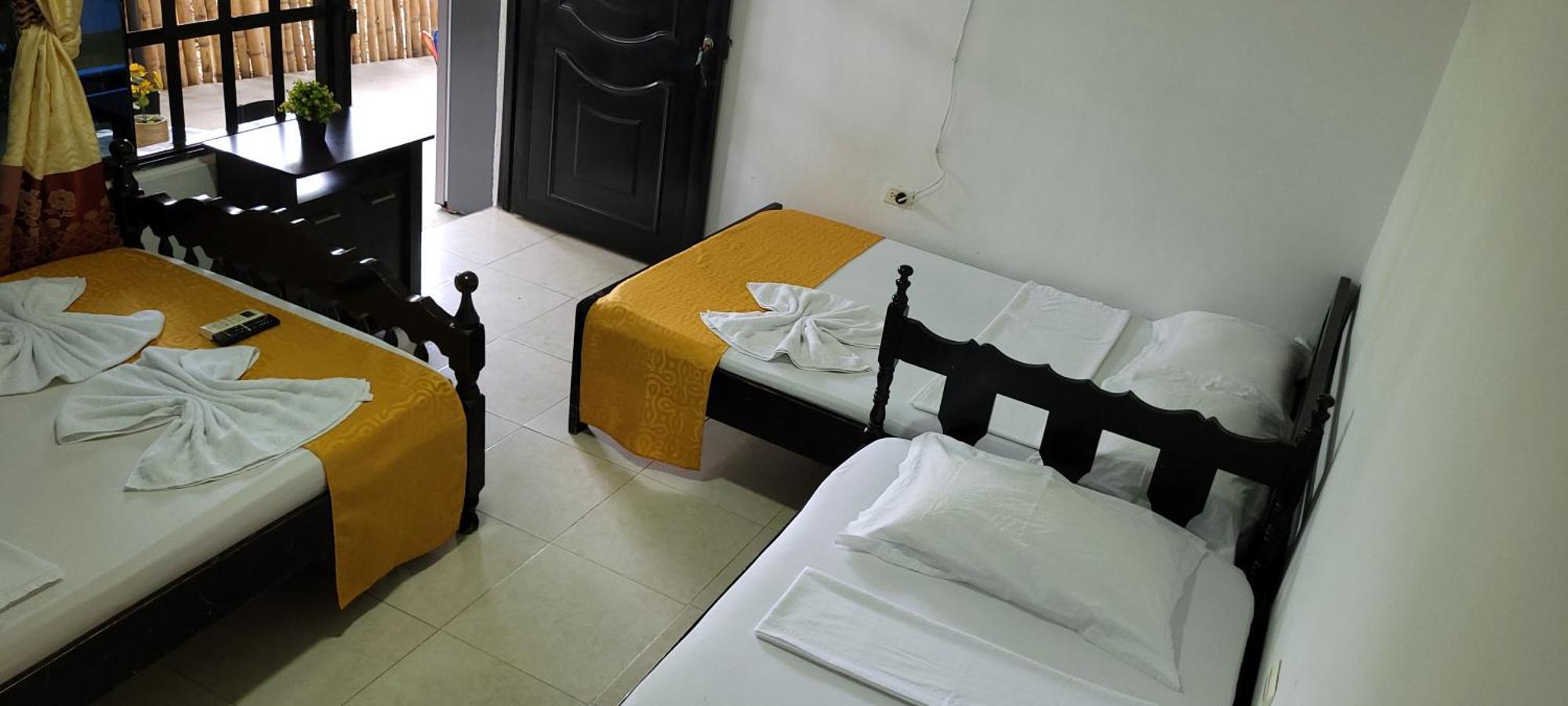 Hostal Villa Del Rio Las Brisas Villavieja Esterno foto