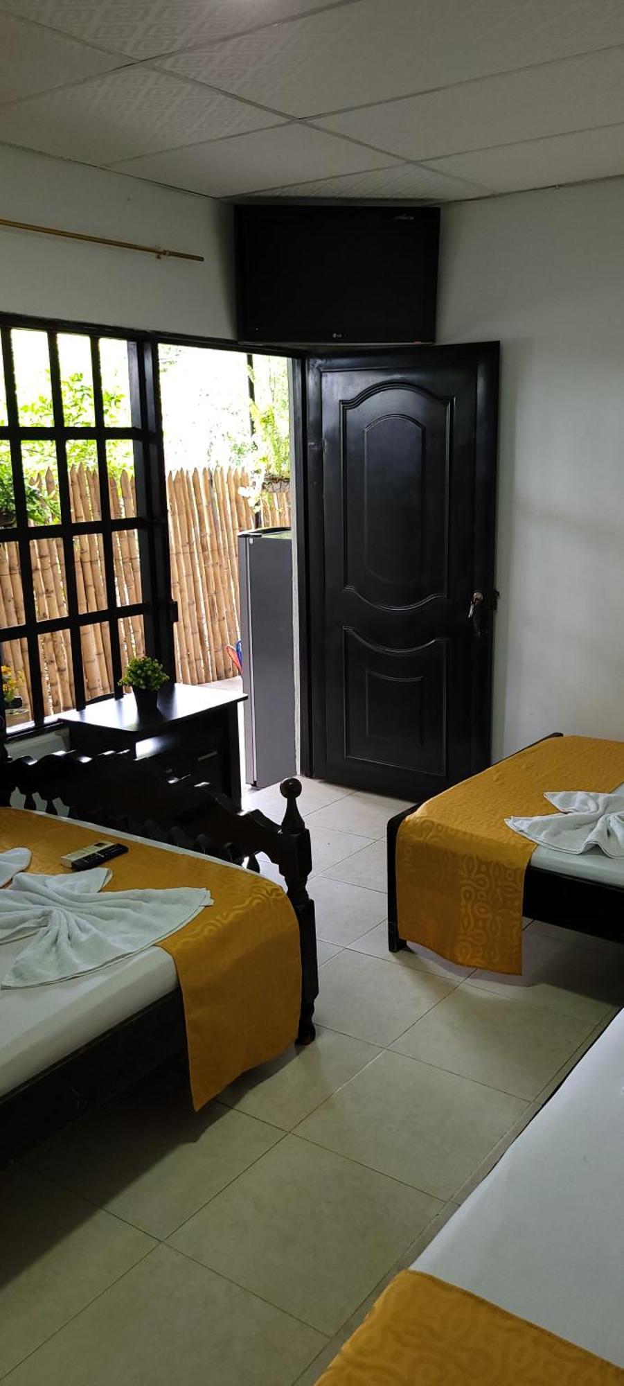 Hostal Villa Del Rio Las Brisas Villavieja Esterno foto