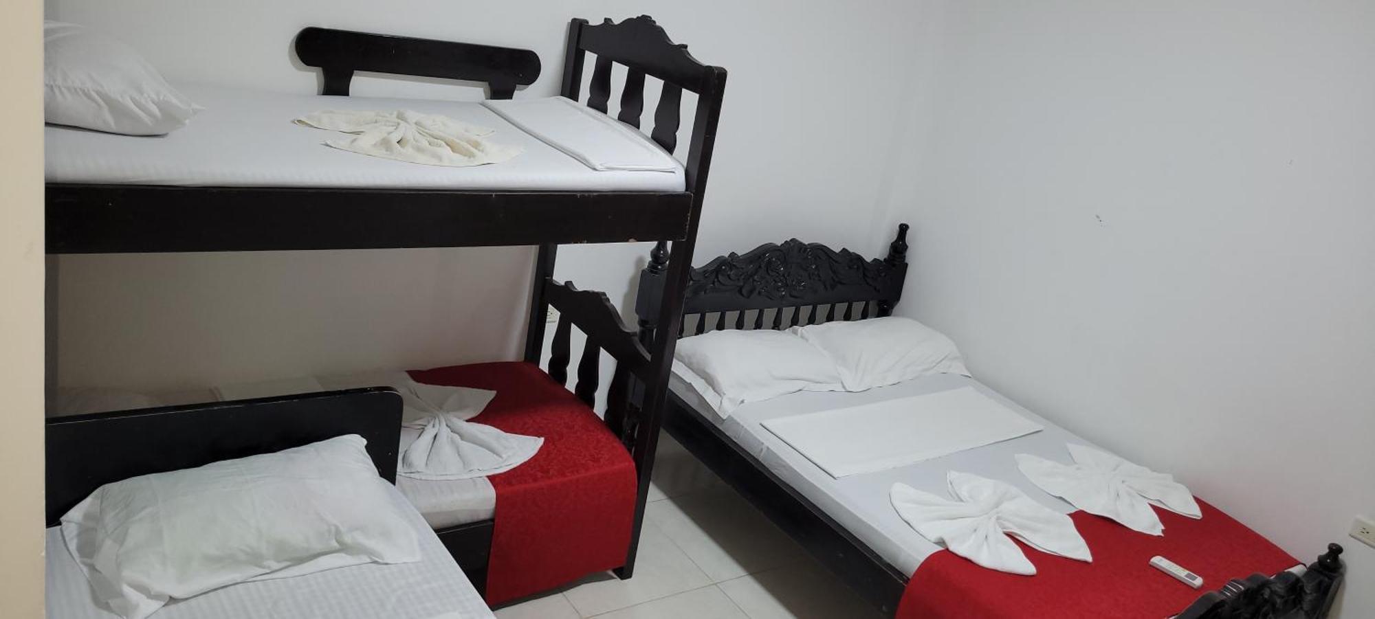 Hostal Villa Del Rio Las Brisas Villavieja Esterno foto