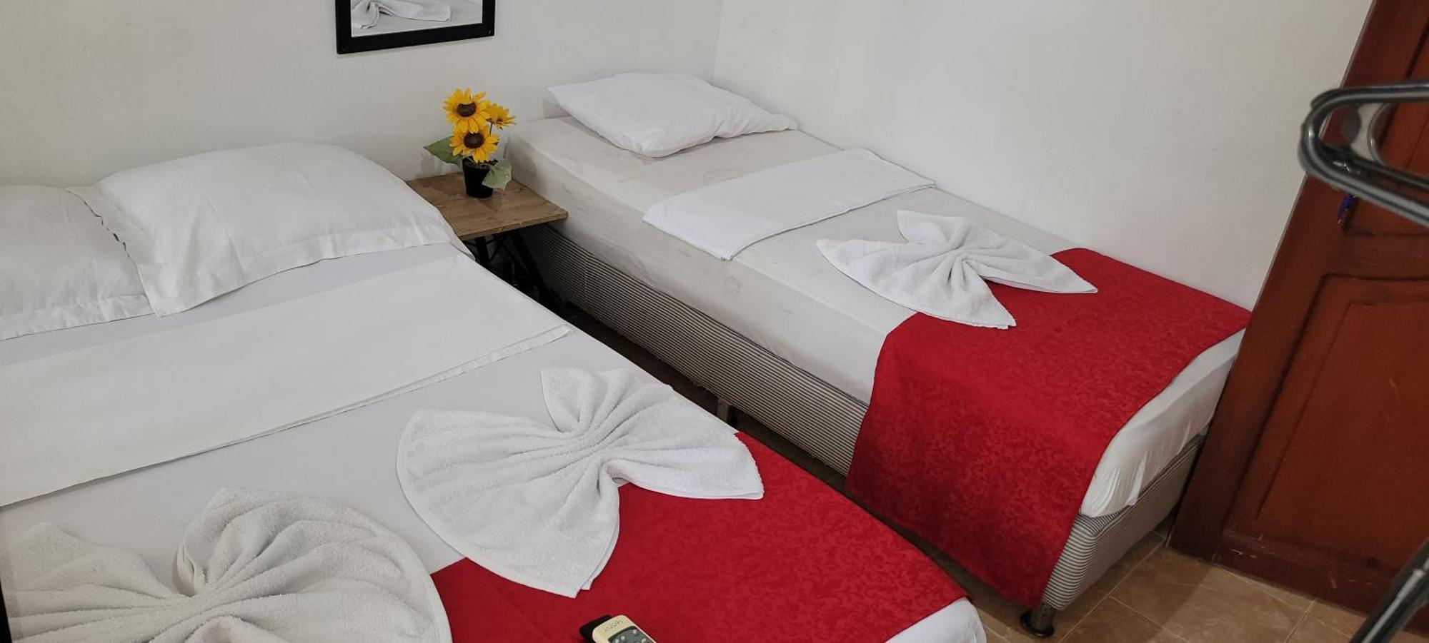 Hostal Villa Del Rio Las Brisas Villavieja Esterno foto